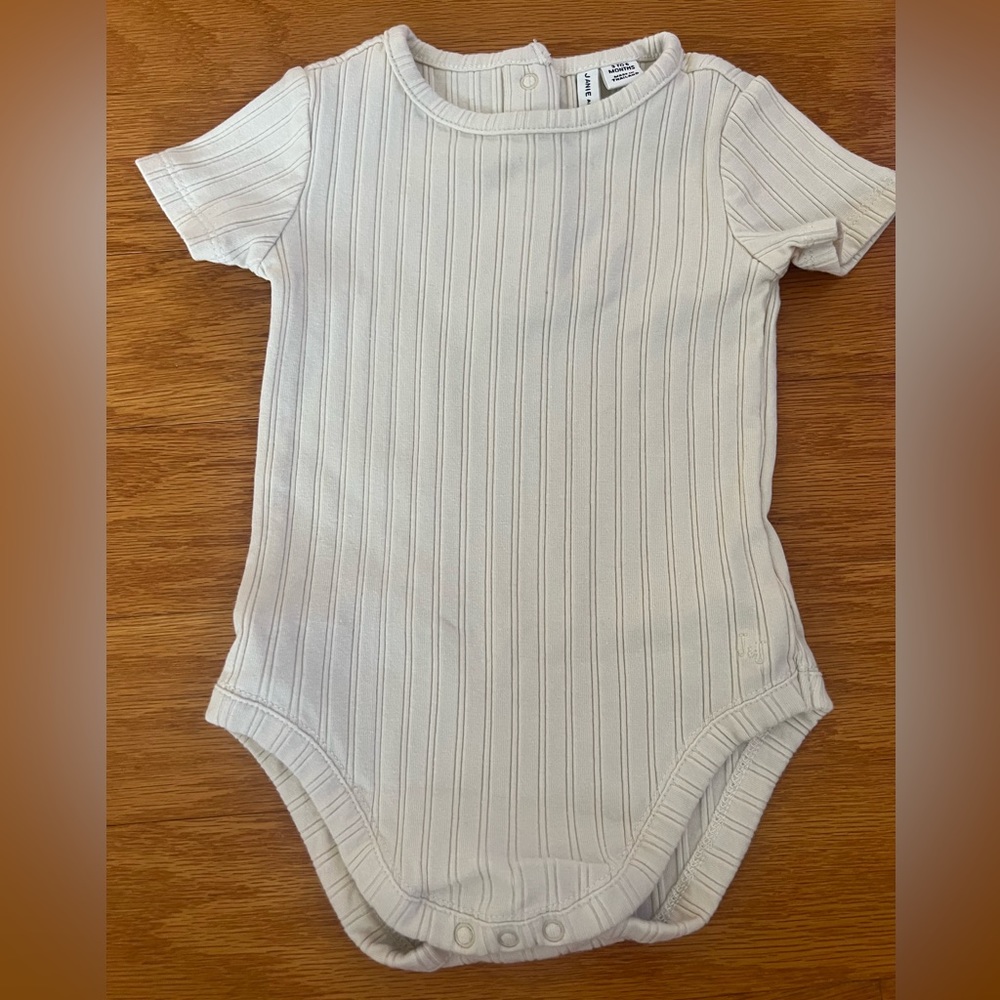 Janie and Jack- baby girl's Short Sleeve Beige Ribbed Onesie- size 3-6 months